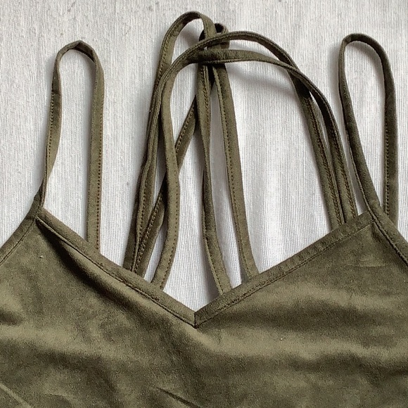 Sky & Sparrow Crop Top - Picture 2 of 4